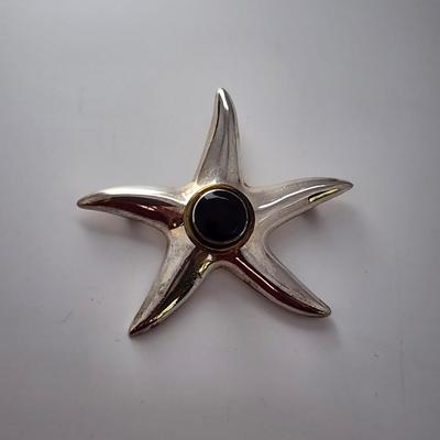 LOT 18:: Vintage Big Bold Beautiful Taxco Mexico Starfish Brooch Black Onyx center with gold vermeil highlights 18gtw
