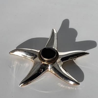 LOT 18:: Vintage Big Bold Beautiful Taxco Mexico Starfish Brooch Black Onyx center with gold vermeil highlights 18gtw