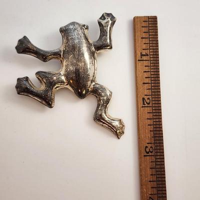 LOT 20:: Vintage Sterling Silver 925 Huge Frog Brooch 20.6g