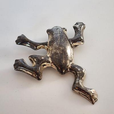 LOT 20:: Vintage Sterling Silver 925 Huge Frog Brooch 20.6g