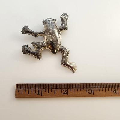 LOT 20:: Vintage Sterling Silver 925 Huge Frog Brooch 20.6g