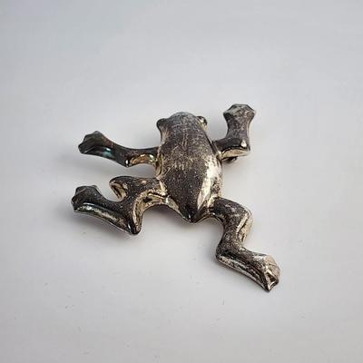 LOT 20:: Vintage Sterling Silver 925 Huge Frog Brooch 20.6g