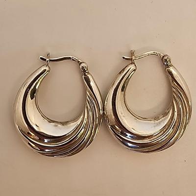 LOT 21:: 3 pairs of Vintage Sterling Silver 925 Pierced Earrings 13.2g