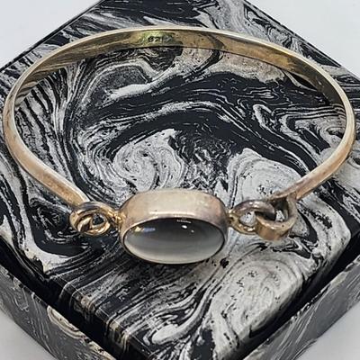LOT 26 :: 925 Mexico Sterling Silver Hinged Gemstone Bangle Bracelet - 19.7gtw