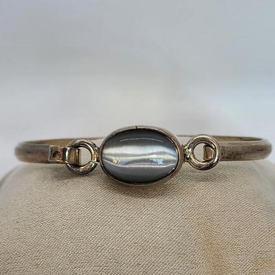 LOT 26 :: 925 Mexico Sterling Silver Hinged Gemstone Bangle Bracelet - 19.7gtw