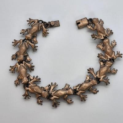 LOT 28:: 36.5g Sterling Silver 925 Frog Bracelet