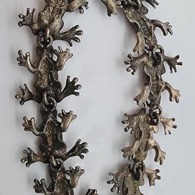 LOT 28:: 36.5g Sterling Silver 925 Frog Bracelet