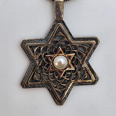LOT 30:: Vintage Sterling Silver 925 Two tone Star of David Pearl Pendant Necklace - 16" Rope Chain