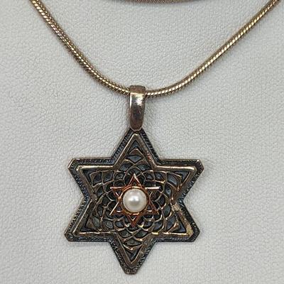 LOT 30:: Vintage Sterling Silver 925 Two tone Star of David Pearl Pendant Necklace - 16" Rope Chain