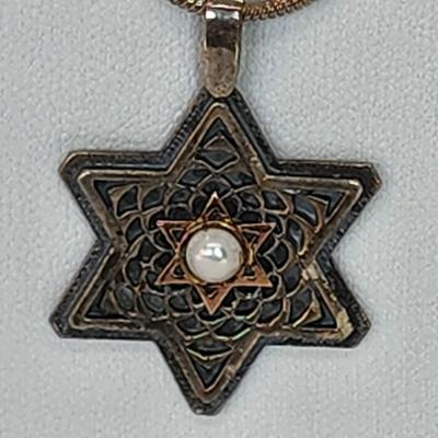 LOT 30:: Vintage Sterling Silver 925 Two tone Star of David Pearl Pendant Necklace - 16" Rope Chain