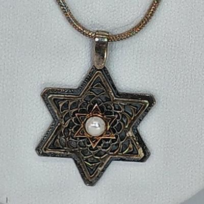 LOT 30:: Vintage Sterling Silver 925 Two tone Star of David Pearl Pendant Necklace - 16" Rope Chain