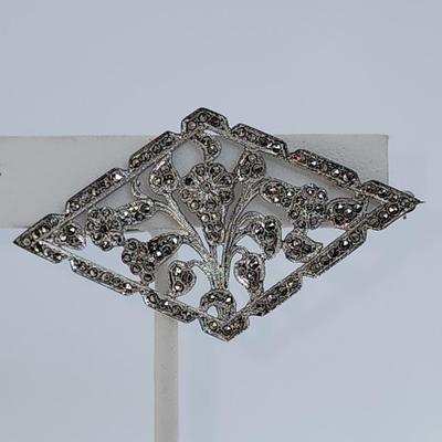 LOT 33:: 9.1g Vintage Large Sterling Marcasite Floral Brooch