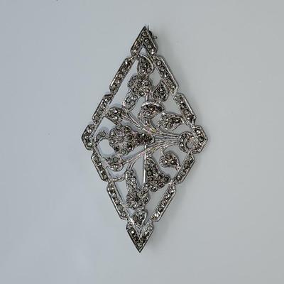 LOT 33:: 9.1g Vintage Large Sterling Marcasite Floral Brooch