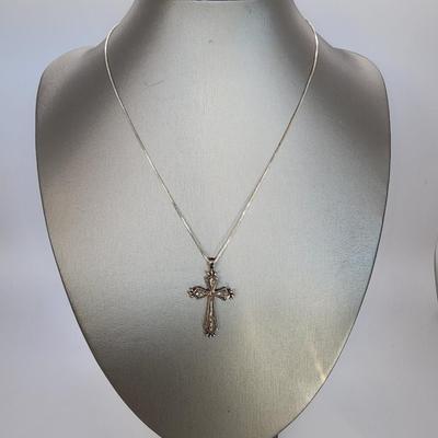 LOT 35 :: Vintage Sterling Silver Cross on 16" Chain 925 Italy