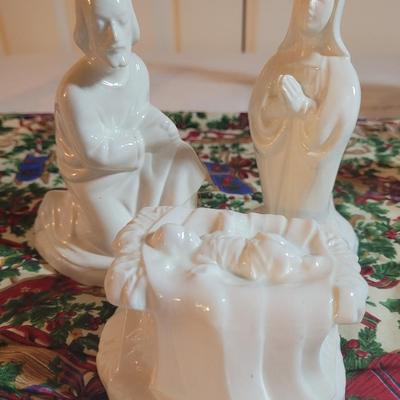 LOT:: 41 Vintage 15pc Holland Mold Nativity Set
