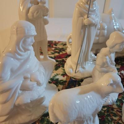 LOT:: 41 Vintage 15pc Holland Mold Nativity Set