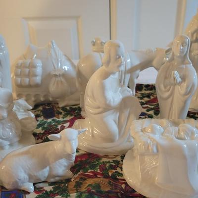 LOT:: 41 Vintage 15pc Holland Mold Nativity Set