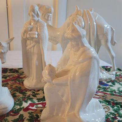 LOT:: 41 Vintage 15pc Holland Mold Nativity Set