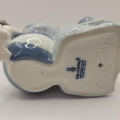 LOT:: 46 Lladro Figurine Clown Perriot Puppy & Ball #5278