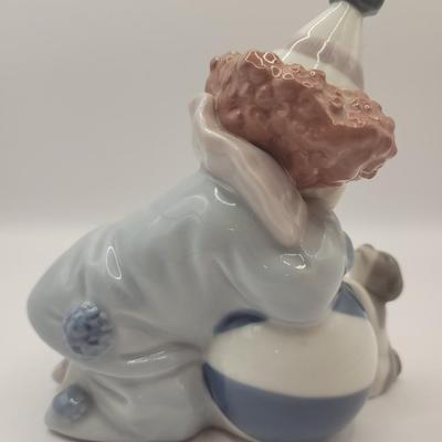 LOT:: 46 Lladro Figurine Clown Perriot Puppy & Ball #5278