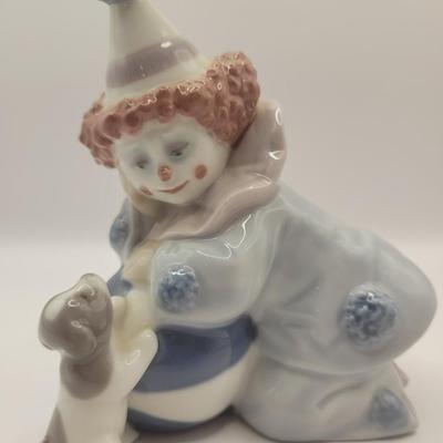LOT:: 46 Lladro Figurine Clown Perriot Puppy & Ball #5278