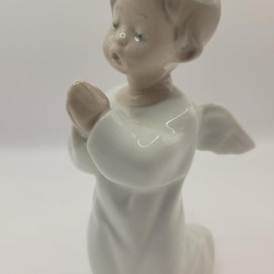LOT:: 48 Lladro "Praying Angel" #4538