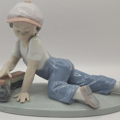 LOT:: 49 Lladro "All Aboard" #7619
