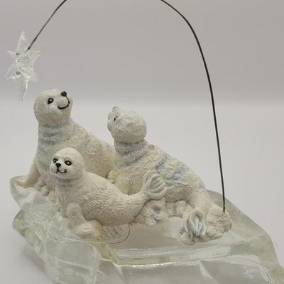 LOT:: 52 Fitz N Floyd Plate & House Of Lloyd "Christmas Around The World"