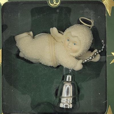 LOT:: 66 Snowbabies "What Shall We Do Today" & "Parade Of Penguins" & "Winter Surprise" &...