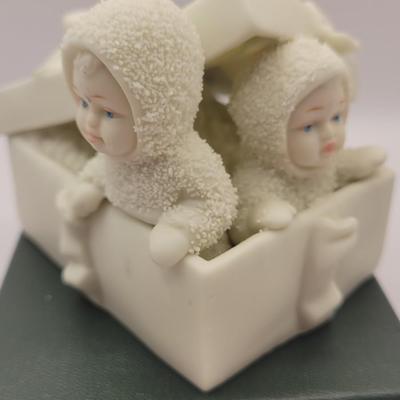 LOT:: 66 Snowbabies "What Shall We Do Today" & "Parade Of Penguins" & "Winter Surprise" &...