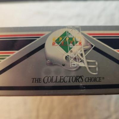 LOT:: 70 SEALED Upper Deck NFL 1991