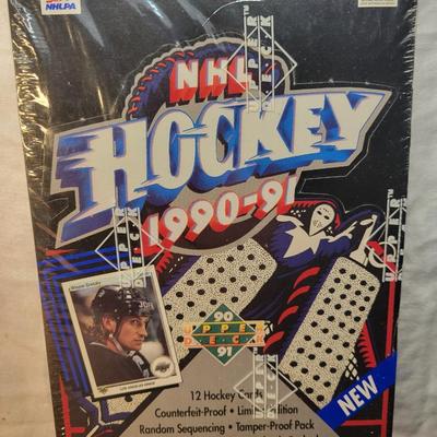 LOT:: 72 SEALED Upper Deck NHL 1991