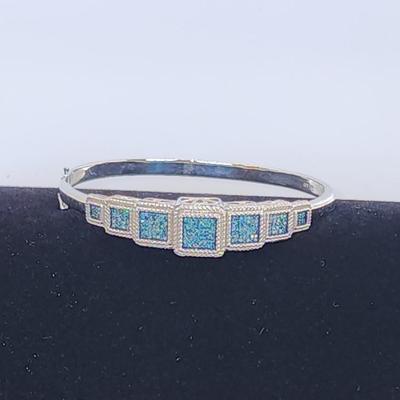 LOT 84:: STUNNING! NEW! Sterling Silver Hinged Blue Diamond Bangle Bracelet