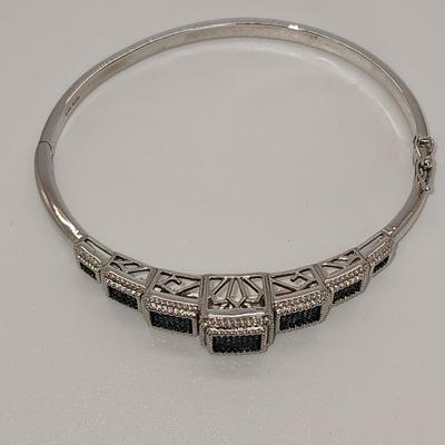 LOT 84:: STUNNING! NEW! Sterling Silver Hinged Blue Diamond Bangle Bracelet