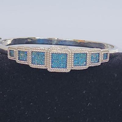 LOT 84:: STUNNING! NEW! Sterling Silver Hinged Blue Diamond Bangle Bracelet