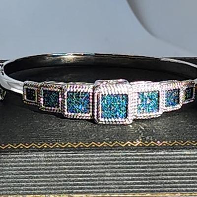 LOT 84:: STUNNING! NEW! Sterling Silver Hinged Blue Diamond Bangle Bracelet