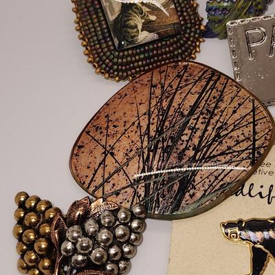 LOT 90:: Lot of Vintage Brooches