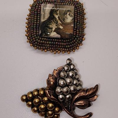 LOT 90:: Lot of Vintage Brooches