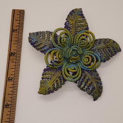 LOT 90:: Lot of Vintage Brooches