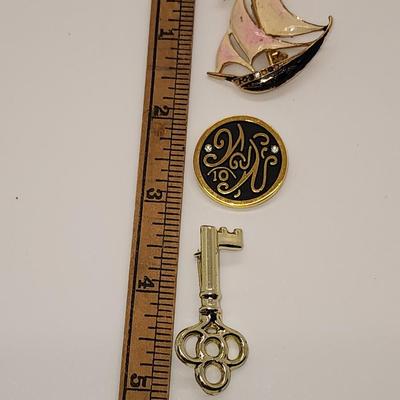 LOT 90:: Lot of Vintage Brooches
