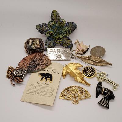 LOT 90:: Lot of Vintage Brooches