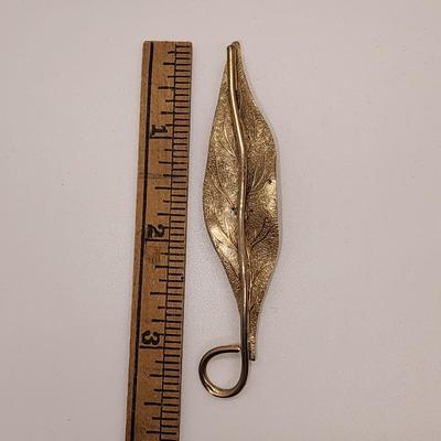 LOT 90:: Lot of Vintage Brooches