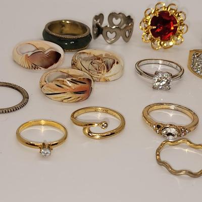 LOT 93:: Vintage Ring LOT szs range from 5-12