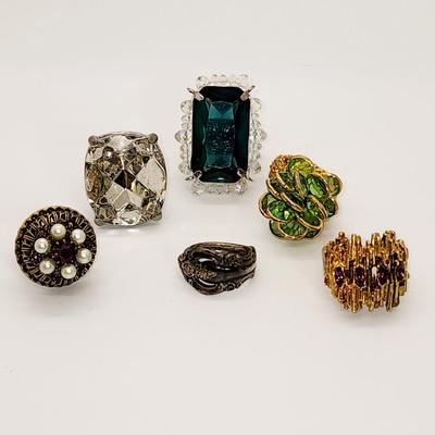 LOT 94:: Vintage Ring LOT - Siverplate- Community spoon ring sz 7, Brutalist Purple stones sz 9 and rest Stretch