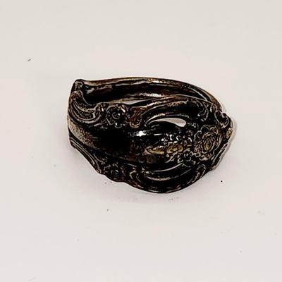 LOT 94:: Vintage Ring LOT - Siverplate- Community spoon ring sz 7, Brutalist Purple stones sz 9 and rest Stretch