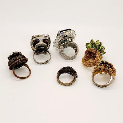 LOT 94:: Vintage Ring LOT - Siverplate- Community spoon ring sz 7, Brutalist Purple stones sz 9 and rest Stretch