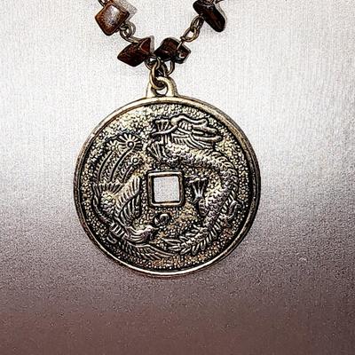 LOT 97:: Large LOT of Vintage Fashion Necklaces