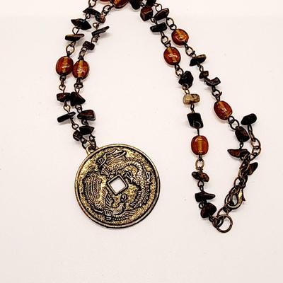 LOT 97:: Large LOT of Vintage Fashion Necklaces