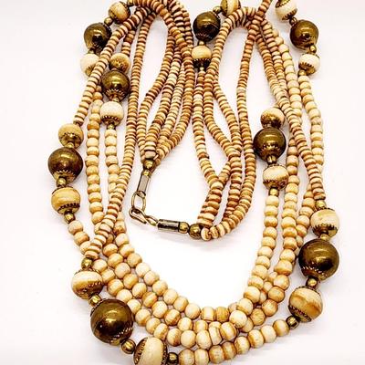 LOT 97:: Large LOT of Vintage Fashion Necklaces