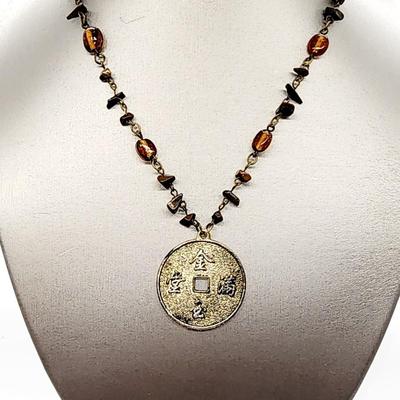 LOT 97:: Large LOT of Vintage Fashion Necklaces